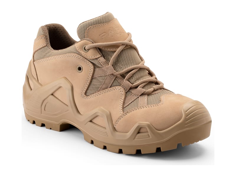 Outdoor and tactical low shoe in beige